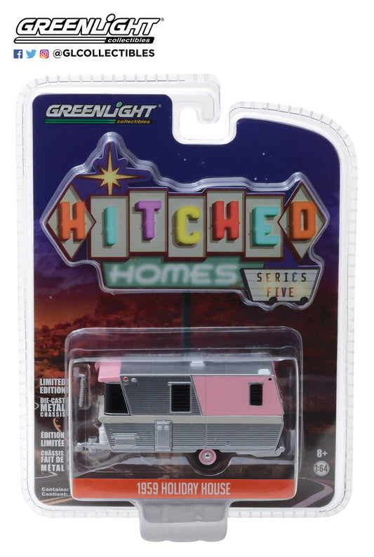 GreenLight 1/64 Hitched Homes Series 5 - 1959 Holiday House - Pink and Chrome 34050-C