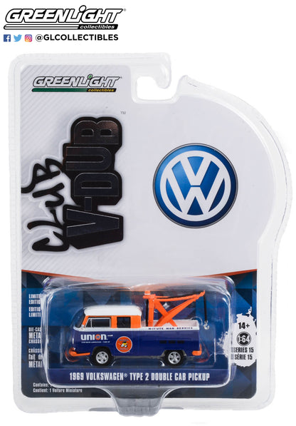 GreenLight 1:64 Club Vee-Dub Series 15 - 1969 Volkswagen Double Cab Pickup With Drop in Tow Hook - Union 76 Minute Man Service Solid Pack 36060-B