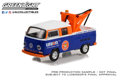 GreenLight 1:64 Club Vee-Dub Series 15 - 1969 Volkswagen Double Cab Pickup With Drop in Tow Hook - Union 76 Minute Man Service Solid Pack 36060-B