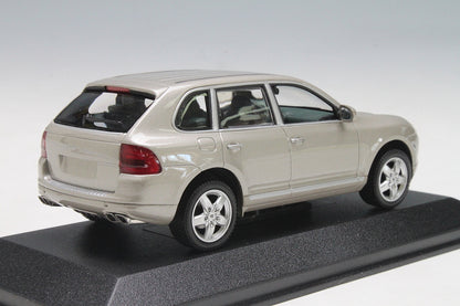Minichamps 1:43 Porsche Cayenne Turbo 2002 Beige Metallic 400061081
