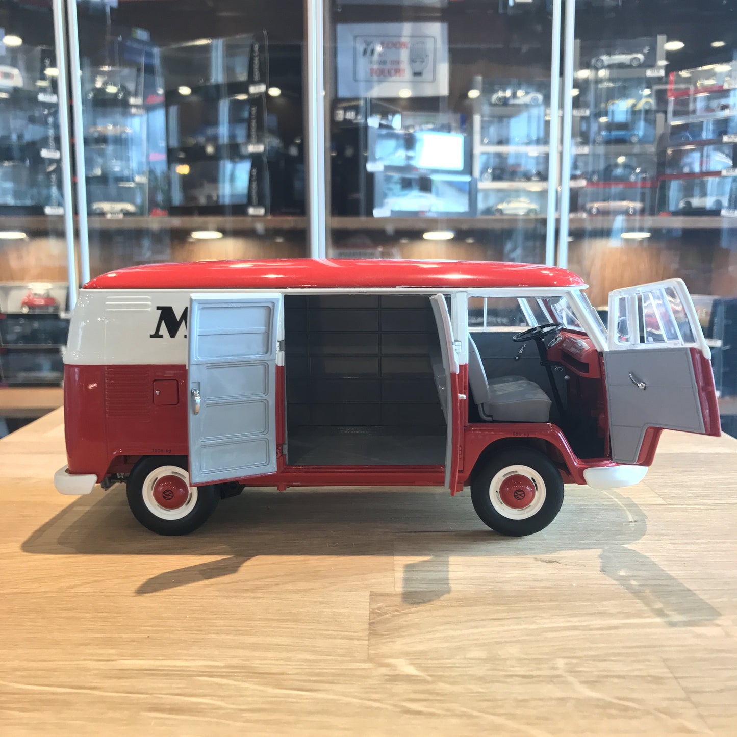 Schuco 1:18 Volkswagen VW T1 Box Van "Märklin" 450027700