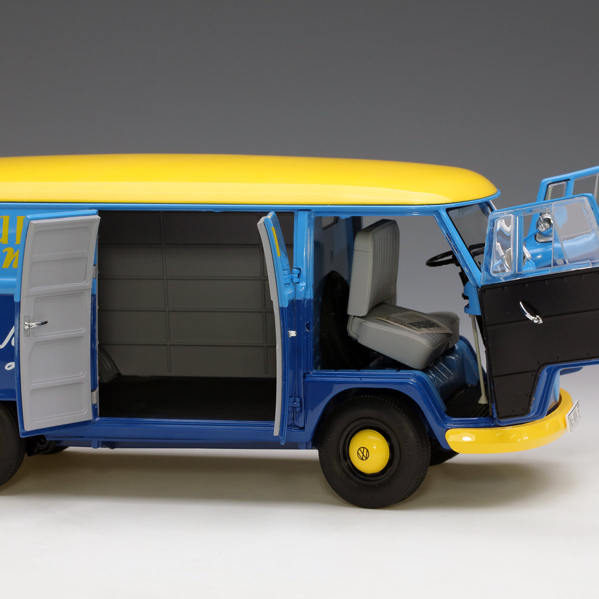 Schuco 1:18 Volkswagen T1 Box truck "Nürnberger Nachrichten" 450027900