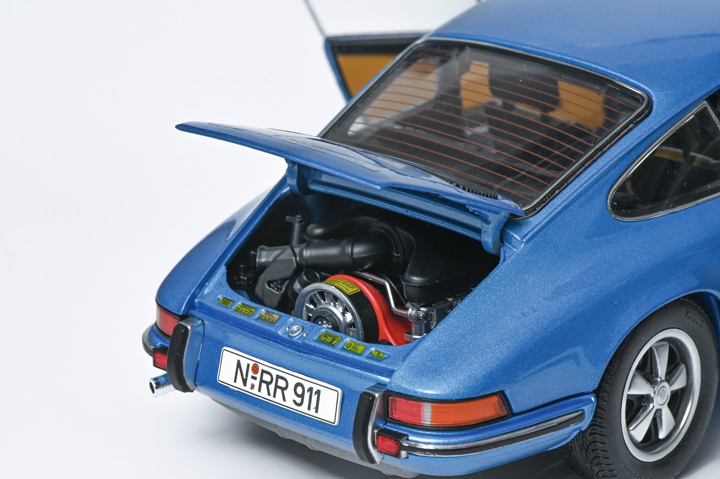 Schuco 1:18 Porsche 911 S Coupe Blue 450039100