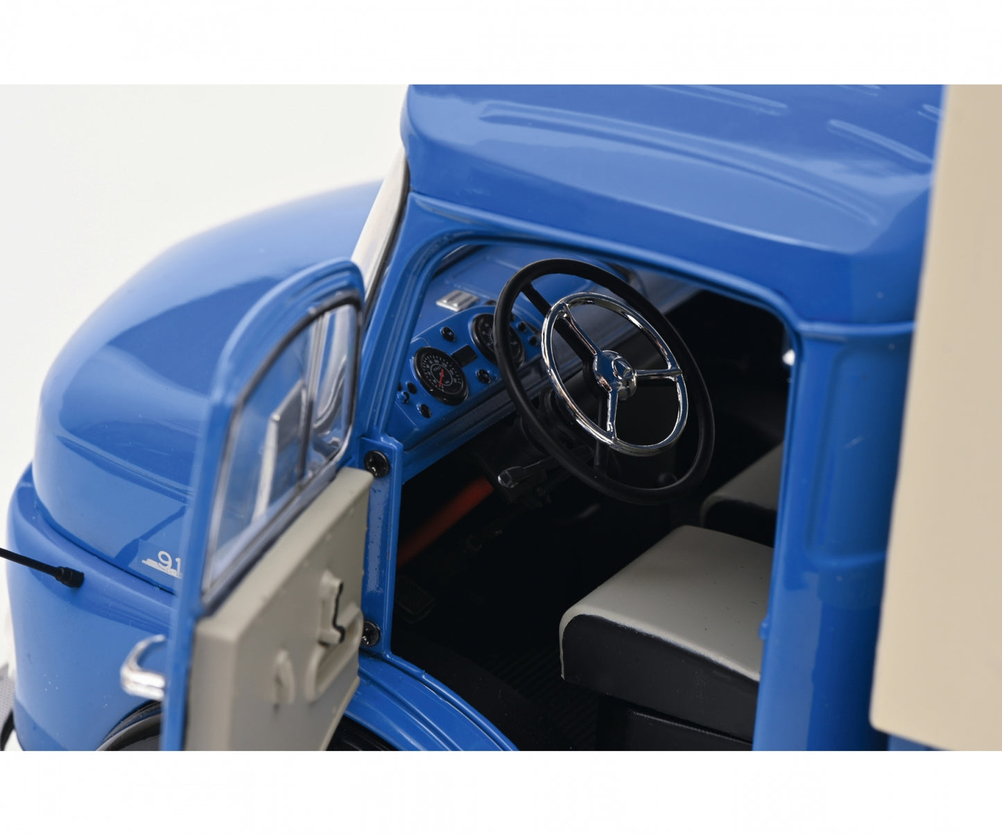 Schuco 1:18 Mercedes-Benz L911 Flatbed + Tarpaulin Truck Blue 450044800