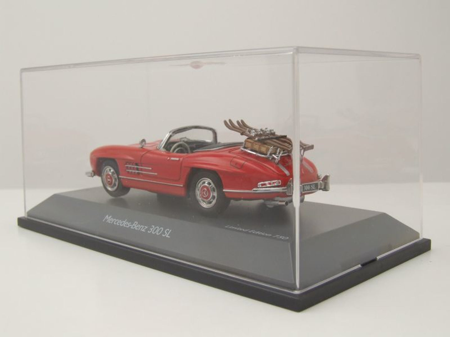 Schuco 1:43 Mercedes Benz 300SL Ski vacation Red 450268900