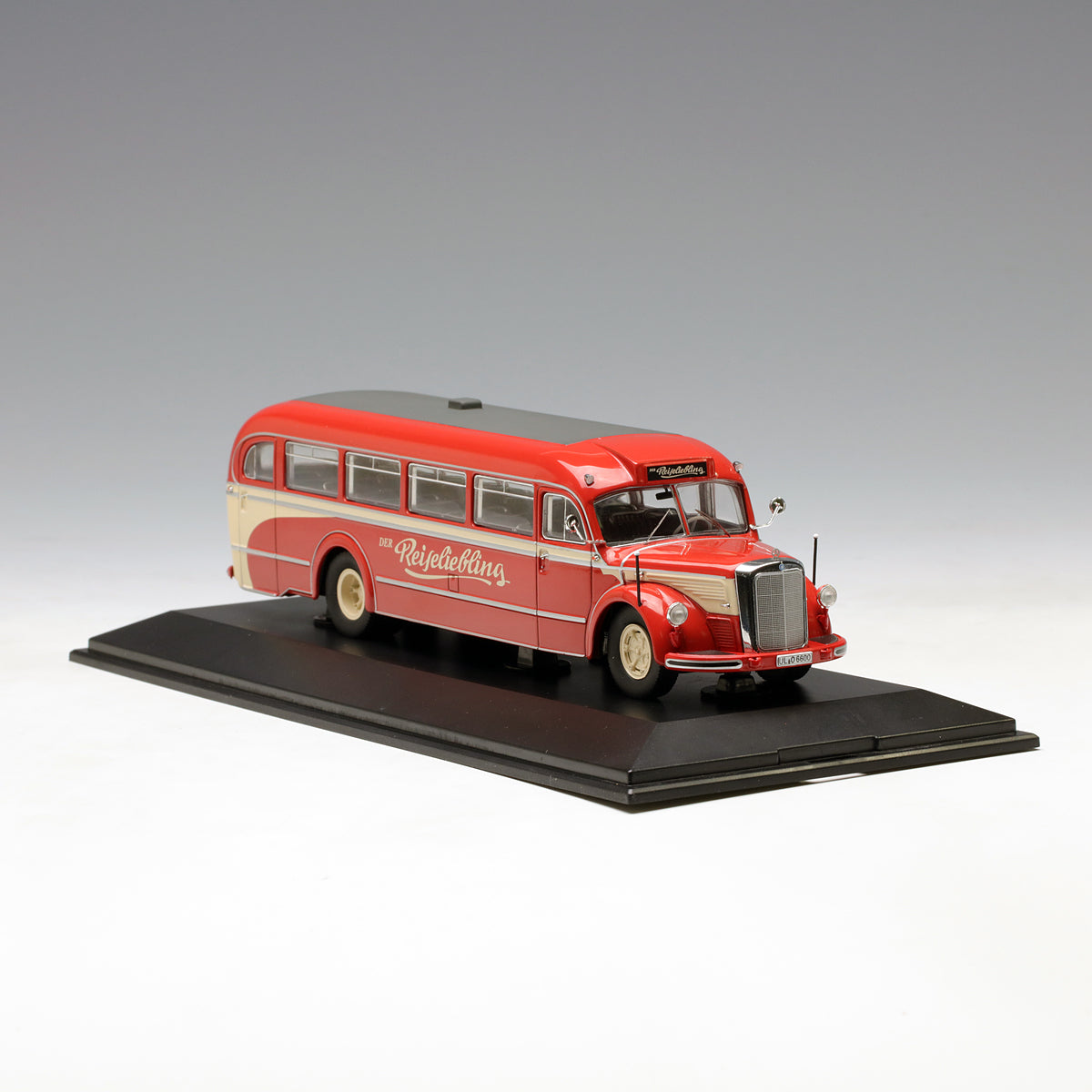 Schuco 1:43 Mercedes-Benz O6600 Travel favorite red/cream 450274900
