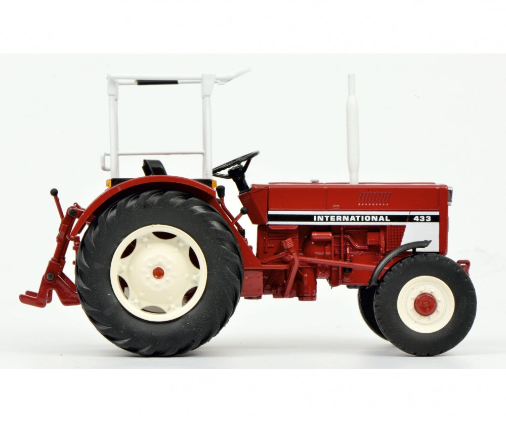 Schuco 1:32 International 433 with safety bar red tractor 450779300
