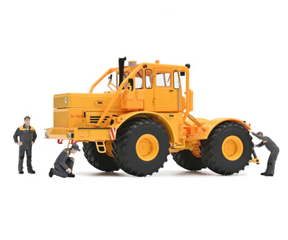 Schuco 1:32 Kirovets K-700 A tractor with Figures 450784600