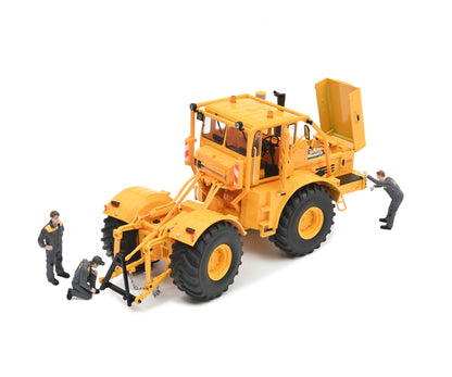 Schuco 1:32 Kirovets K-700 A tractor with Figures 450784600