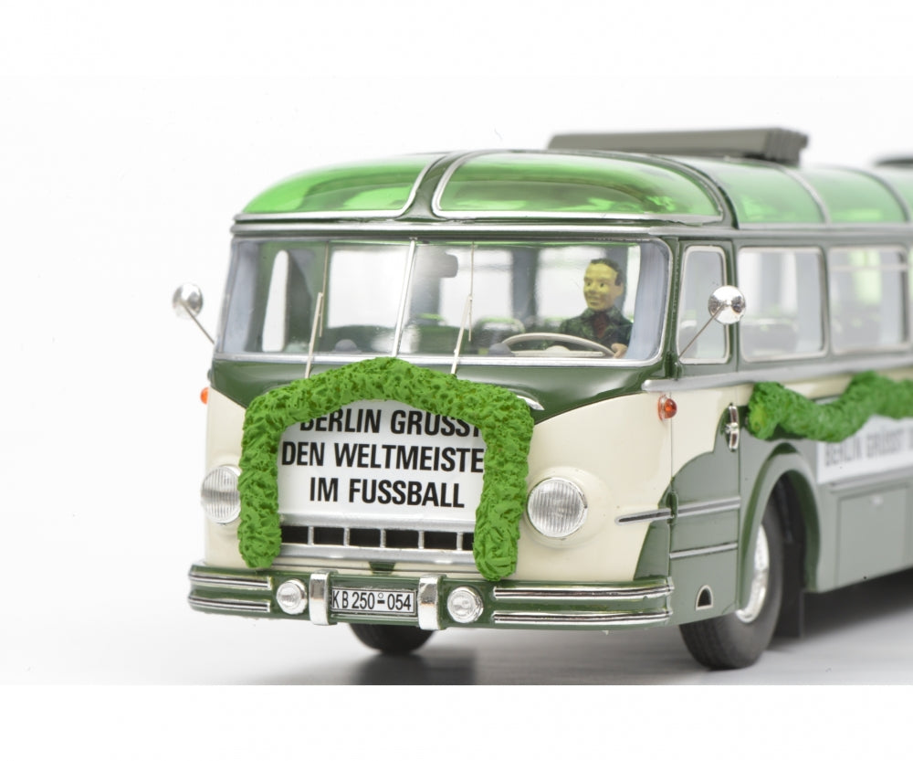 Schuco 1/43 Magirus Deutz O 6500 WM 1954 beige green 450904100