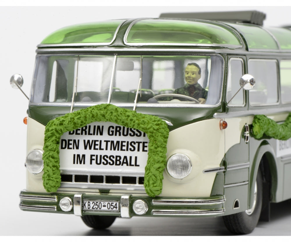 Schuco 1/43 Magirus Deutz O 6500 WM 1954 beige green 450904100