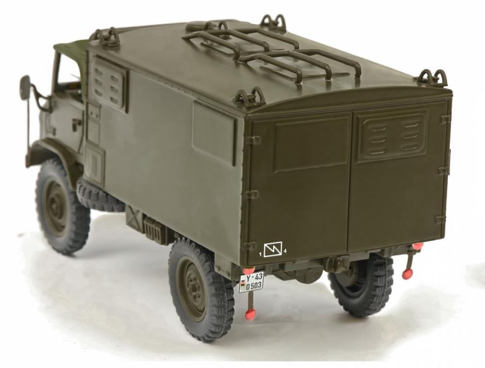 Schuco 1:35 Unimog 404 S box van 450912800