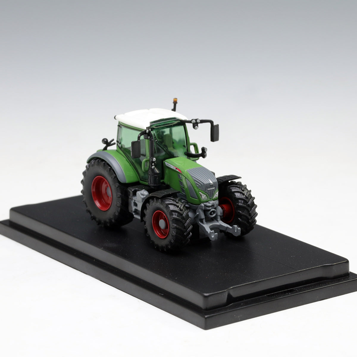 Schuco 1:87 Fendt 724 Vario Tractor 452568700