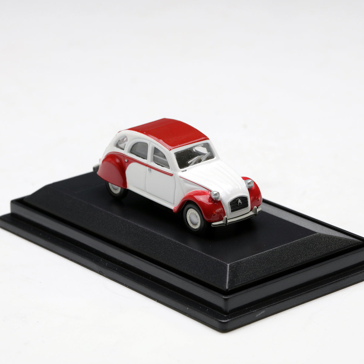 Schuco 1:87 Citroen 2CV Dolly Red/White 452608700