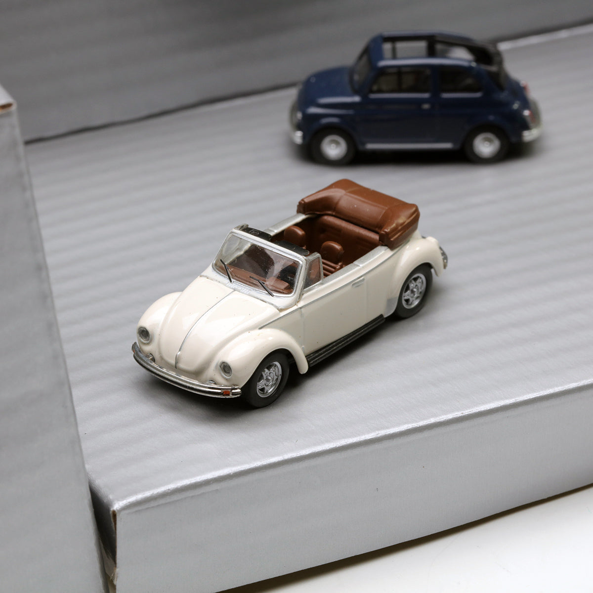 Schuco 1:87 3-Car Set Fiat 500 Citroen 2CV Volkswagen Beetle Cabrio 452611000