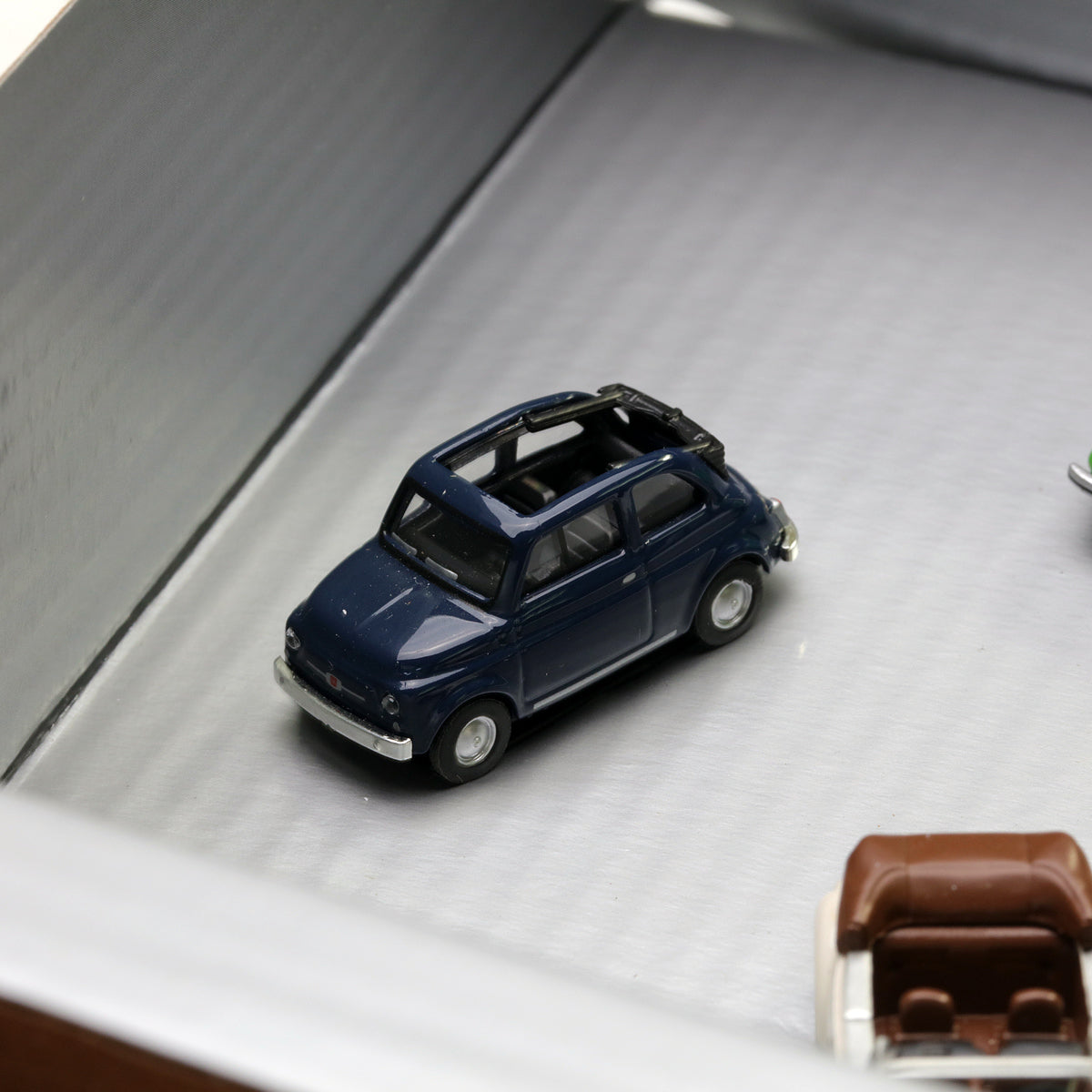 Schuco 1:87 3-Car Set Fiat 500 Citroen 2CV Volkswagen Beetle Cabrio 452611000