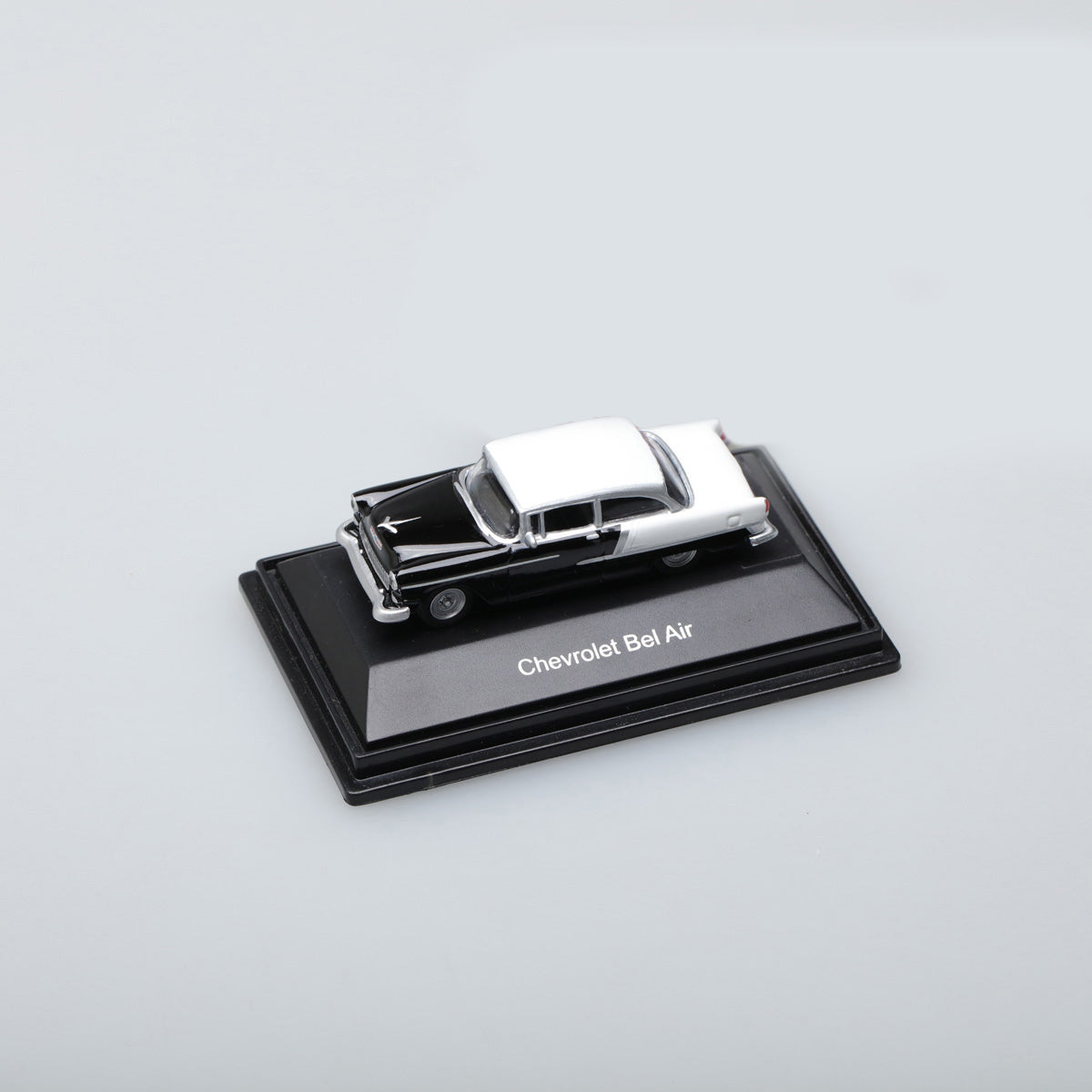 Schuco 1:87 Chevrolet Bel Air black/white 452631400