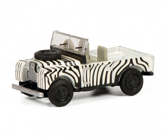 Schuco 1:87 Land Rover 88 Black/White 452651700
