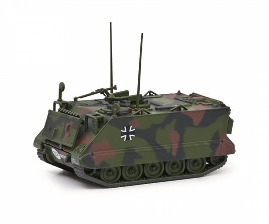 Schuco 1:87 Tank M113 camouflage 452658100