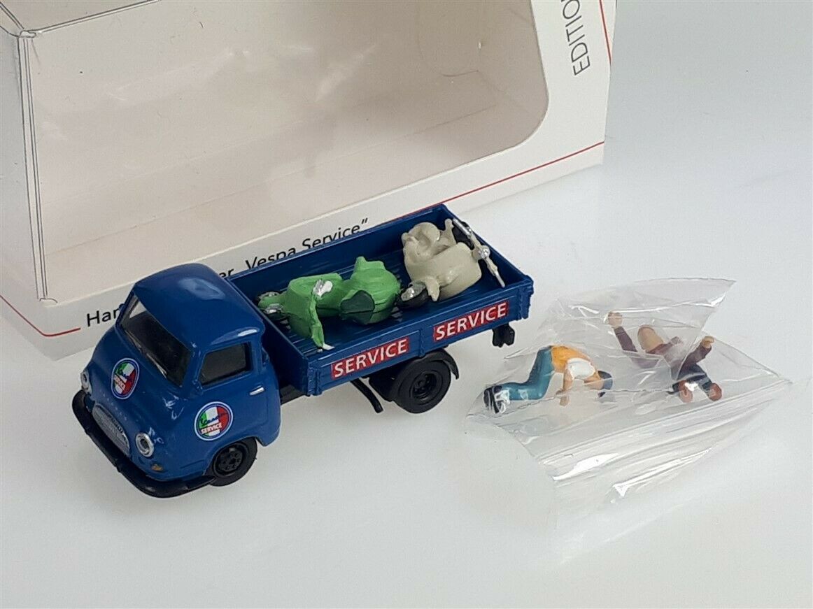 Schuco 1:87 Hanomag Kurier with Vespa 452661400
