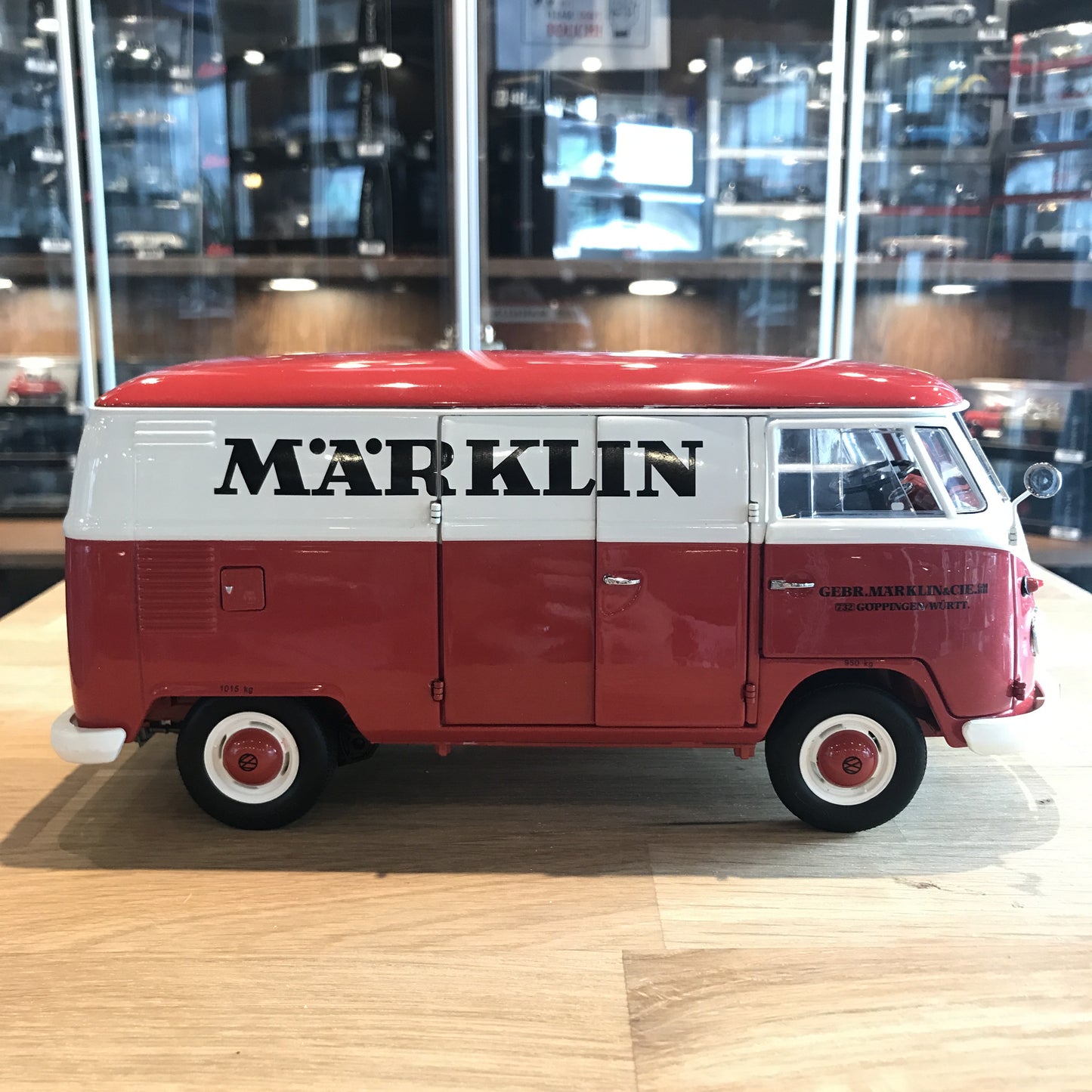 Schuco 1:18 Volkswagen VW T1 Box Van "Märklin" 450027700