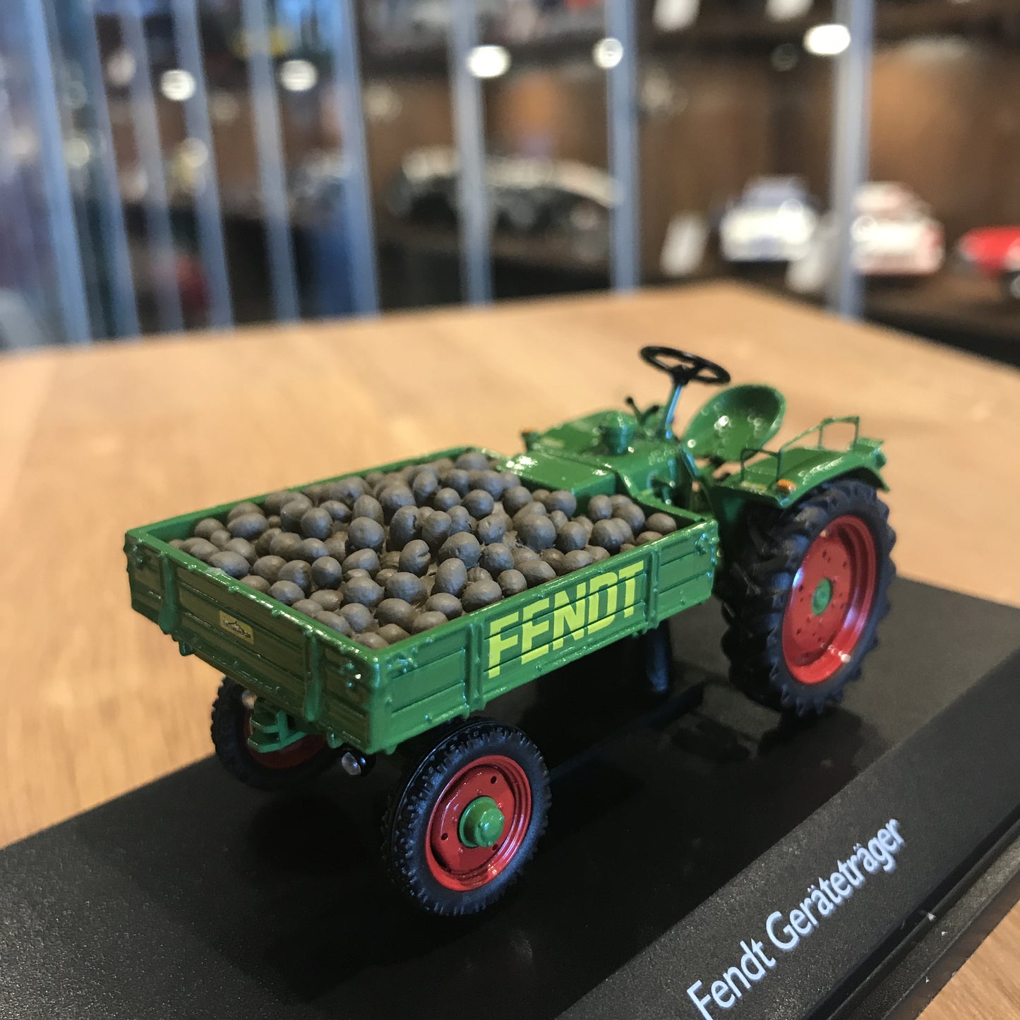 Schuco 1:43 Fendt Tool Carriers Tractor With Potatoes 450262800