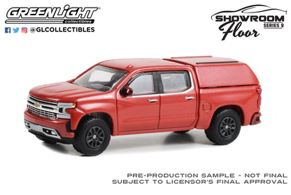 GreenLight 1:64 Showroom Floor Series 2 - 2022 Chevrolet Silverado LTD High Country with Camper Shell - Cherry Red Tintcoat 68020-C