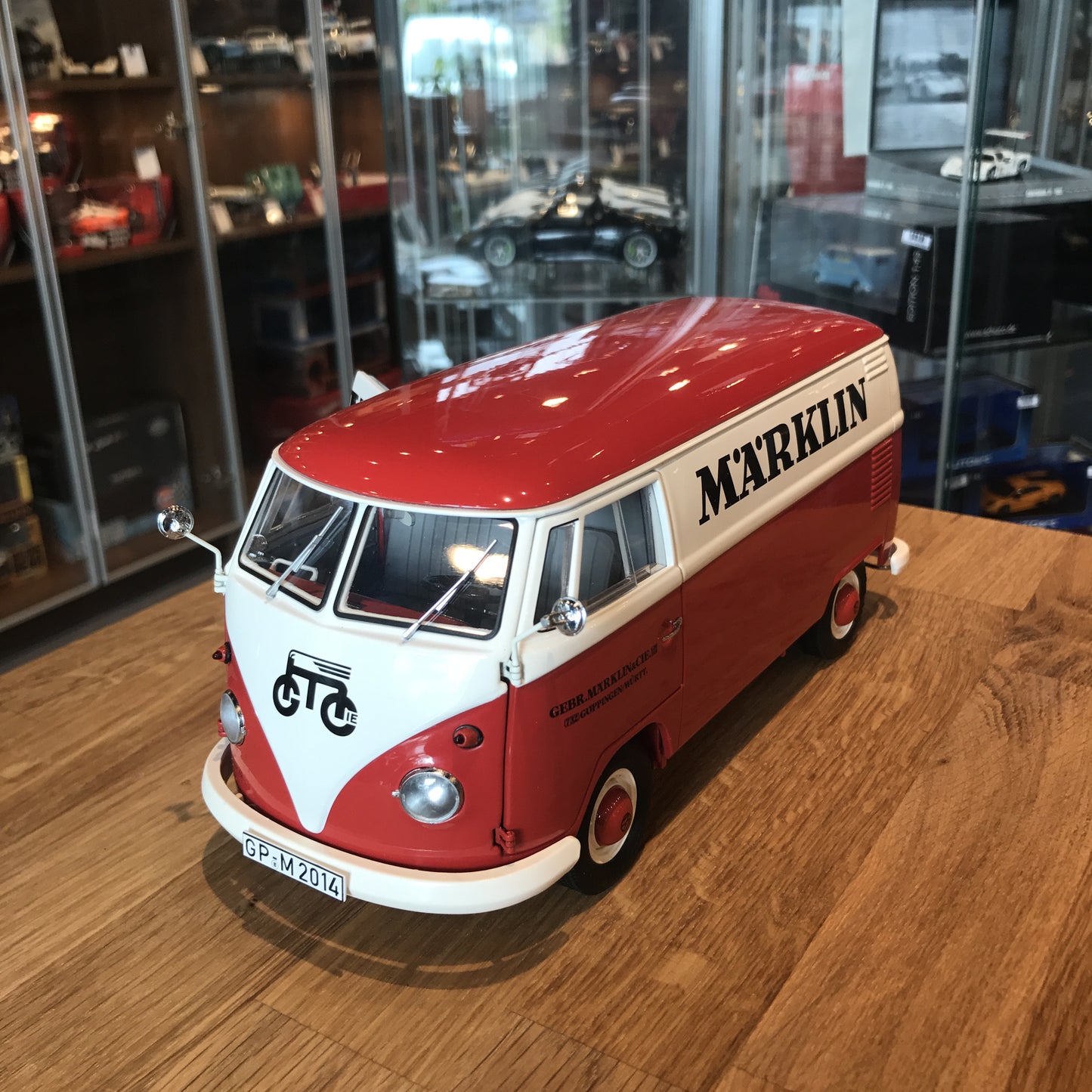 Schuco 1:18 Volkswagen VW T1 Box Van "Märklin" 450027700