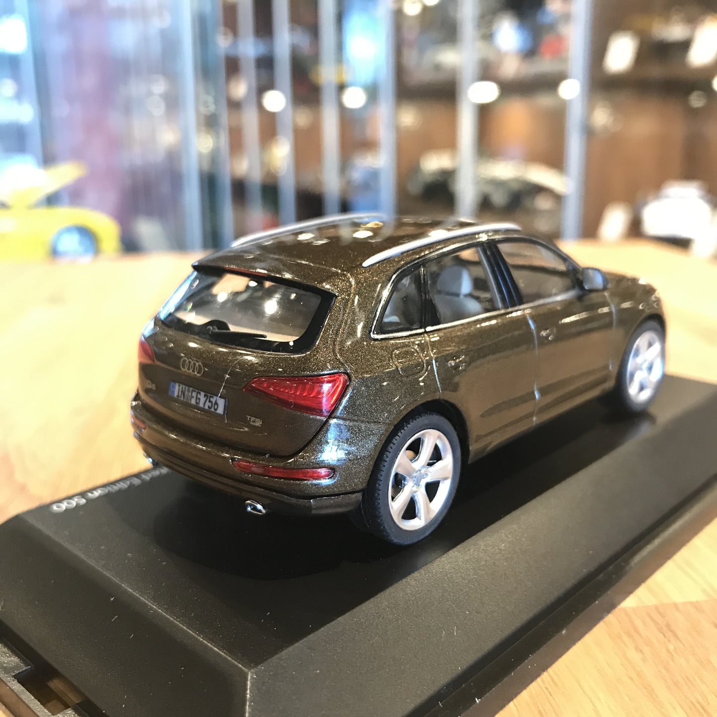 Schuco 1:43 2012 Audi Q5 Brown 450756100
