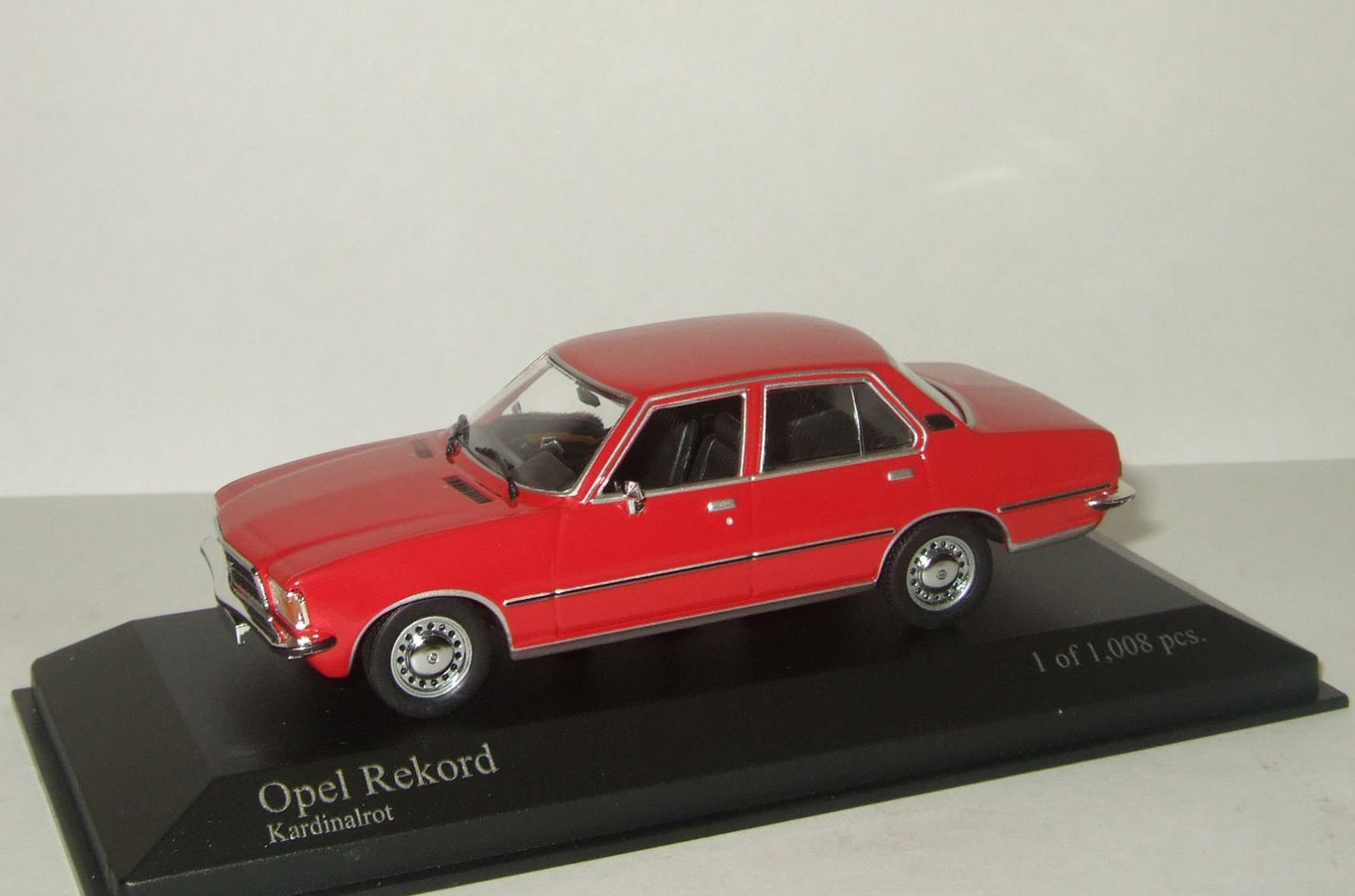 Minichamps 1:43 1975 Opel Rekord D Red 400044004