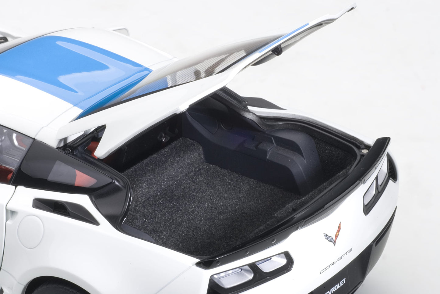 AUTOart 1:18 Chevrolet Corvette C7 Grand Sport (Artic White) 71271