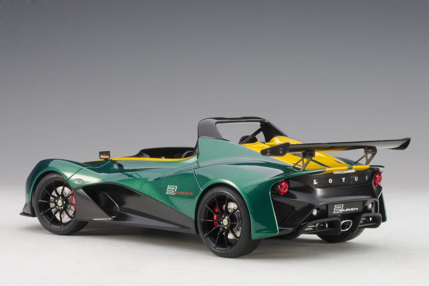 AUTOart 1:18 Lotus 3-Eleven (Green with Yellow stripes) 75392