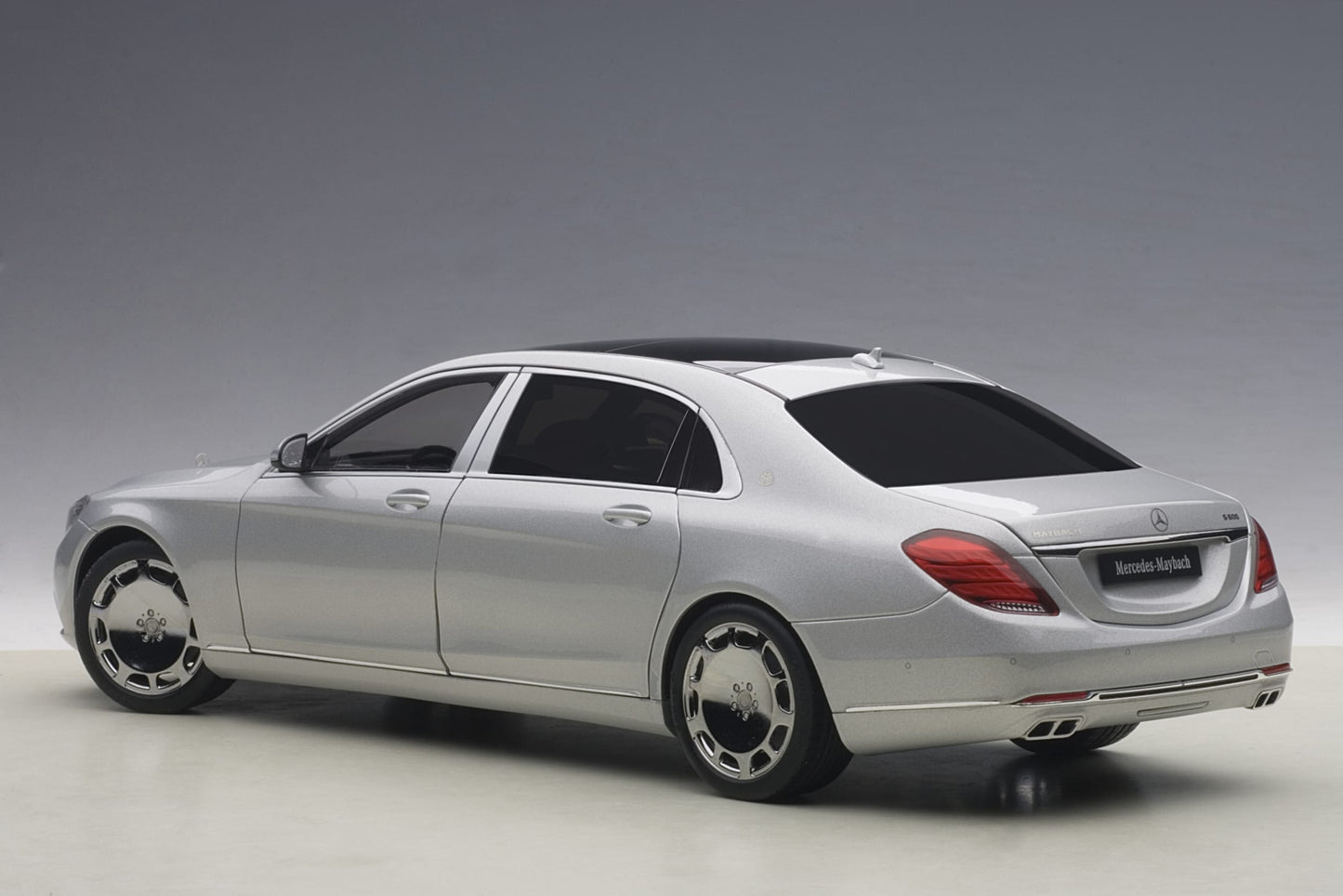 AUTOart 1:18 Mercedes-Maybach S-Klasse S600 (SWB) (Silver) 76292