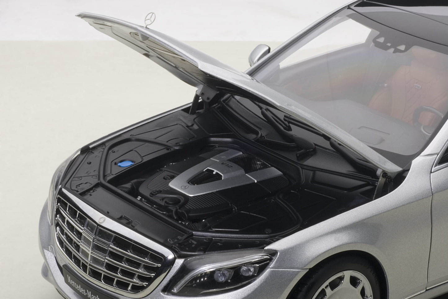 AUTOart 1:18 Mercedes-Maybach S-Klasse S600 (SWB) (Silver) 76292