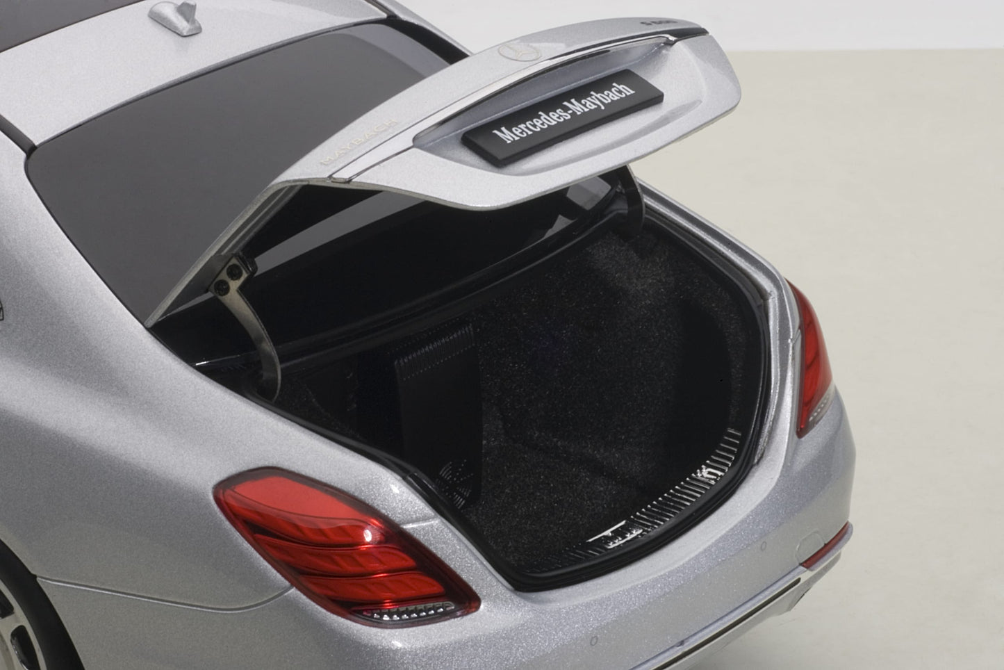 AUTOart 1:18 Mercedes-Maybach S-Klasse S600 (SWB) (Silver) 76292