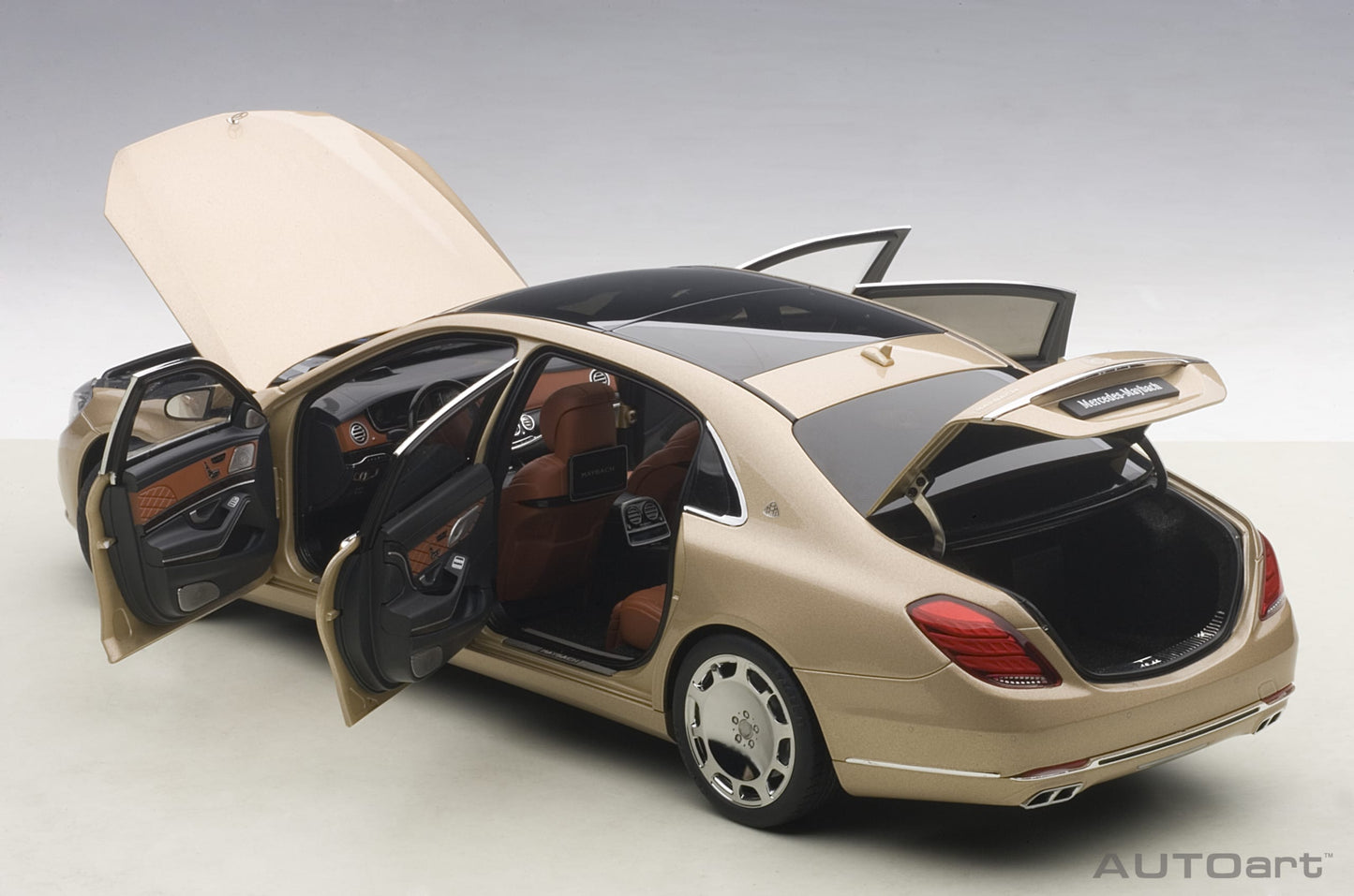 AUTOart 1:18 Mercedes-Maybach S-Klasse S600 (SWB) (Champagne Gold) 76294