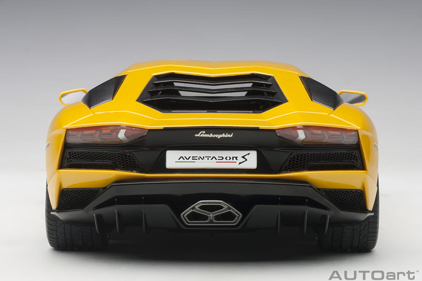 AUTOart 1:18 Lamborghini Aventador S (Yellow Orion) 79132