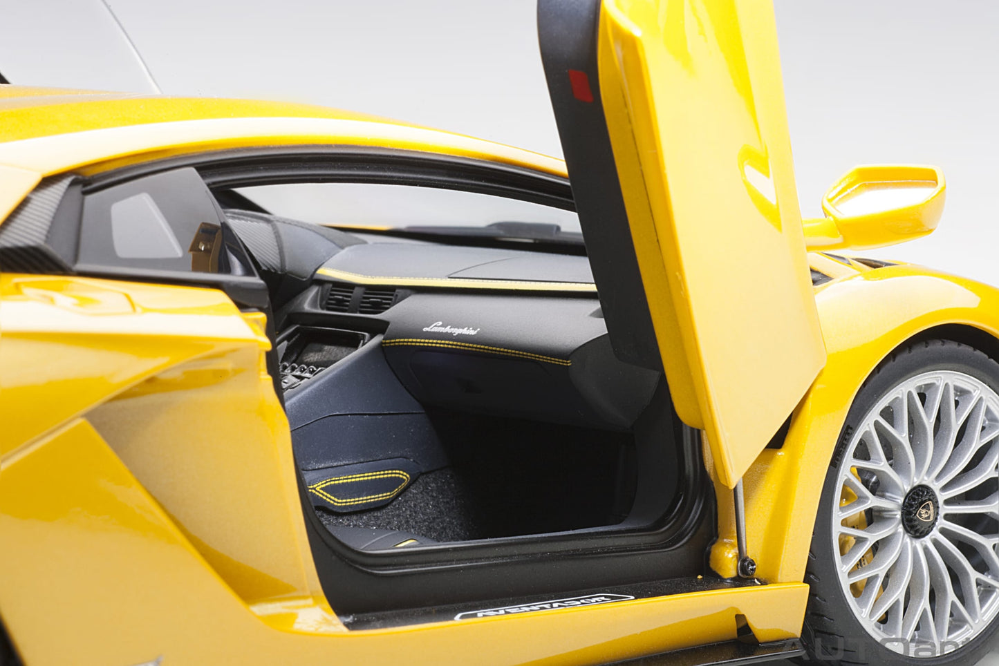 AUTOart 1:18 Lamborghini Aventador S (Yellow Orion) 79132