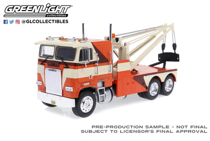 GreenLight 1:43 1984 Freightliner FLA 9664 Tow Truck - Orange, White and Brown 86631