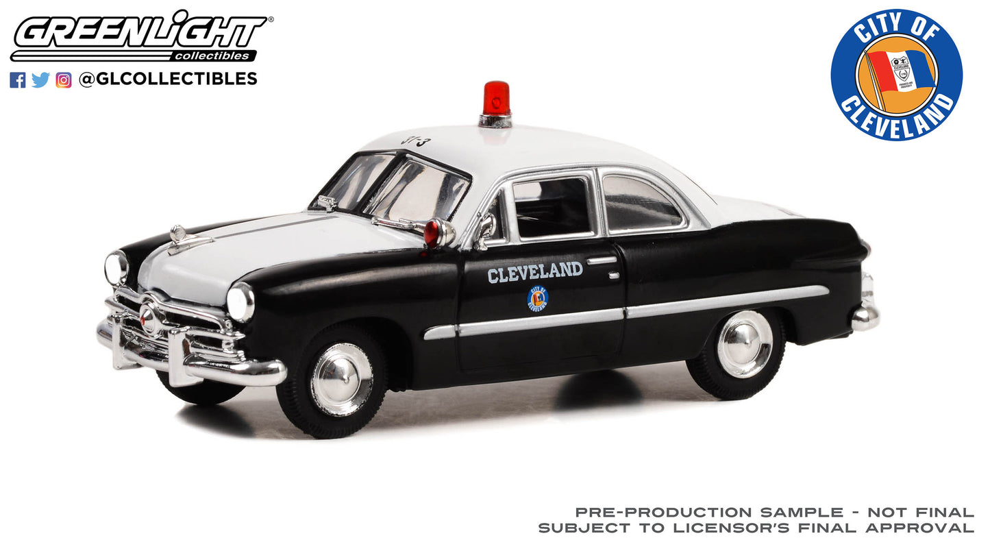 GreenLight 1:43 1949 Ford - Cleveland Police, Cleveland, Ohio 86635