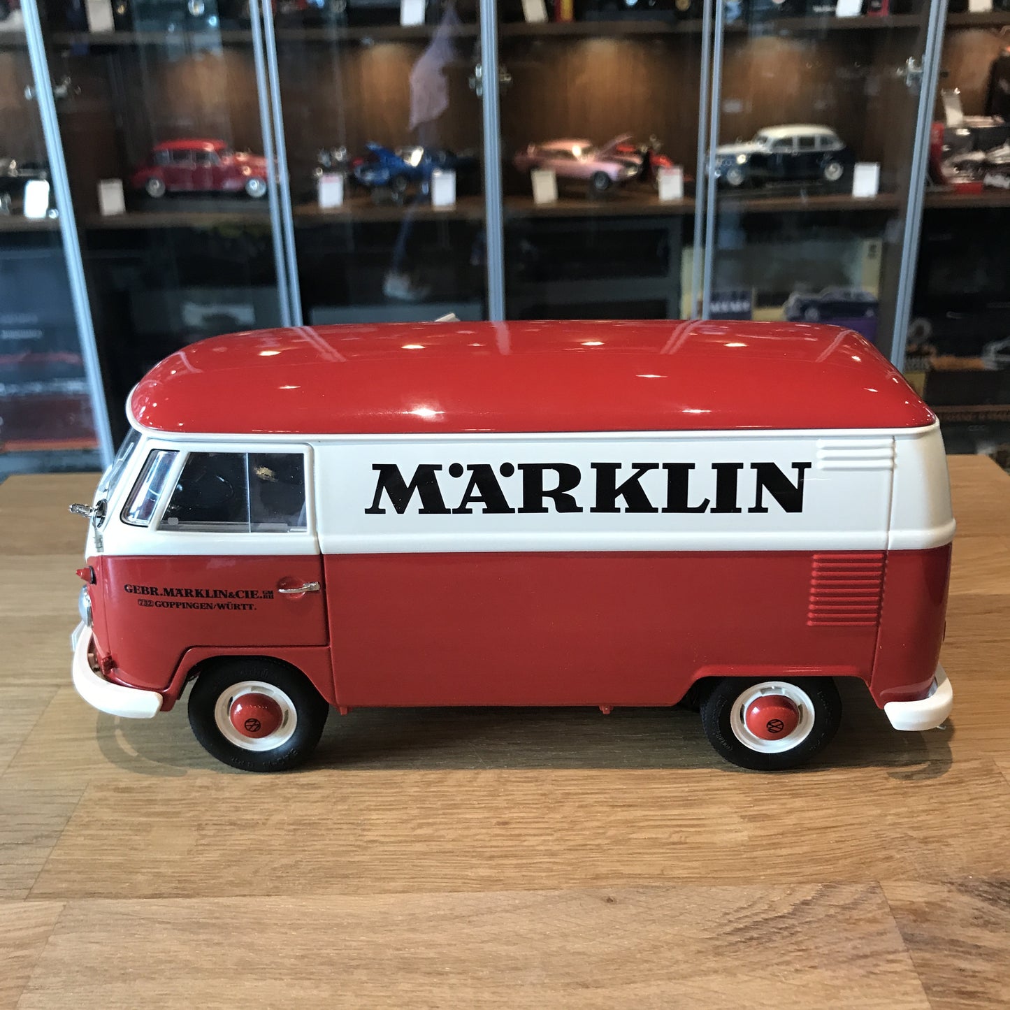 Schuco 1:18 Volkswagen VW T1 Box Van "Märklin" 450027700