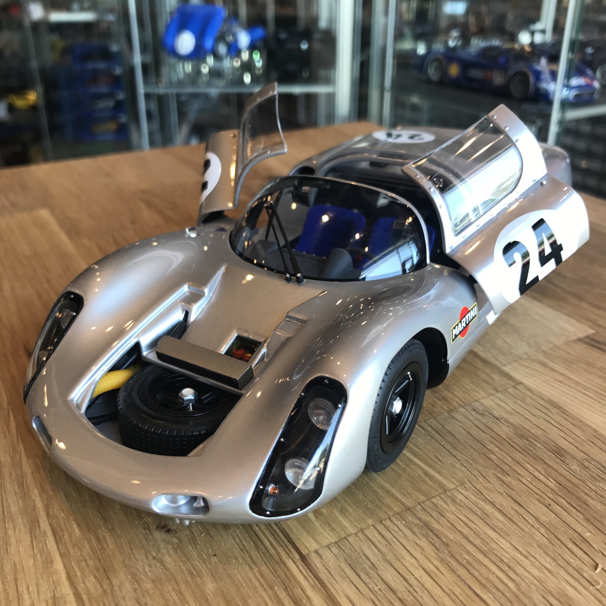 Exoto 1/18 1968 Porsche 910 #24 Nurburgring 1000 km Martini