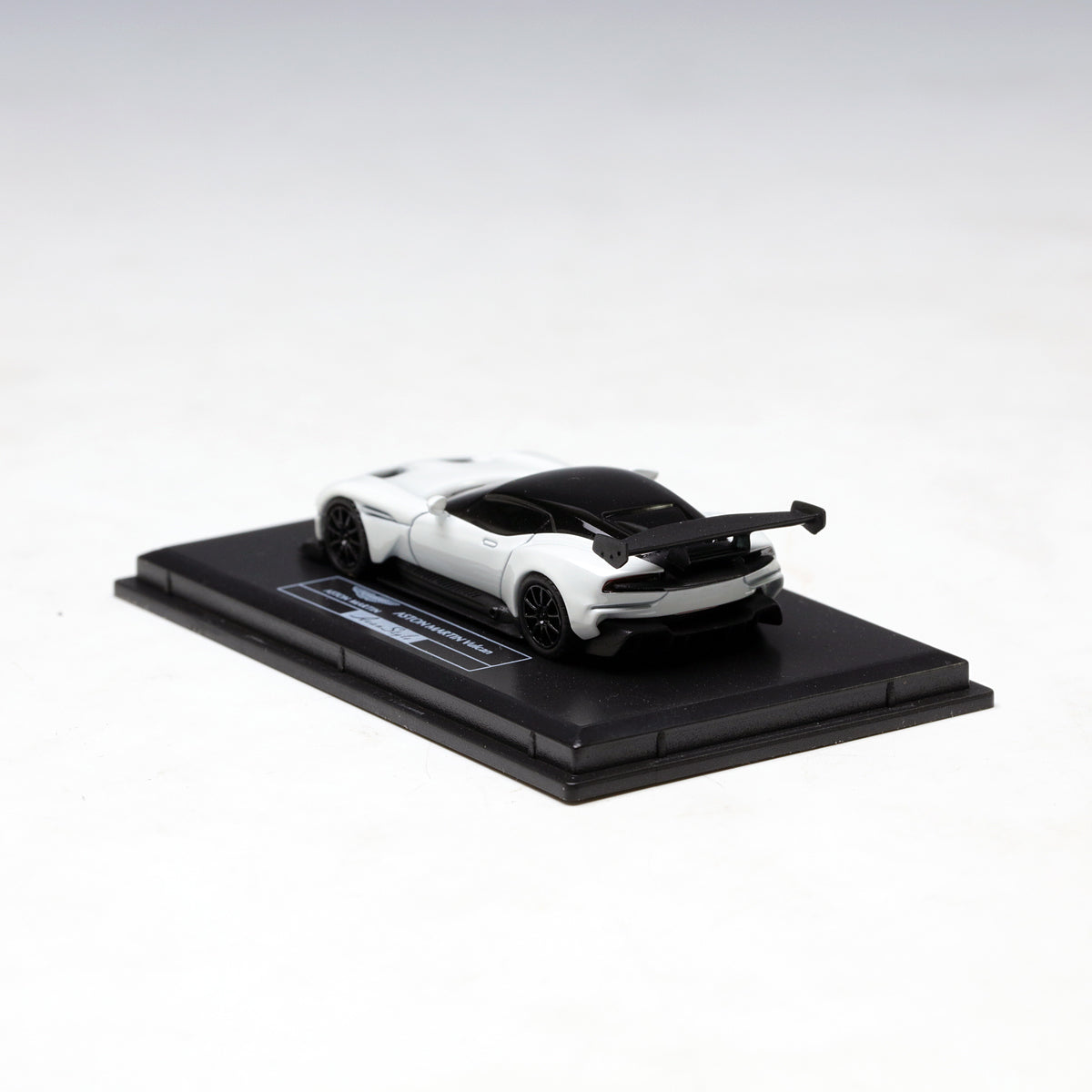 Frontiart AvanStyle 1:87 Aston Martin Vulcan White AS012-02