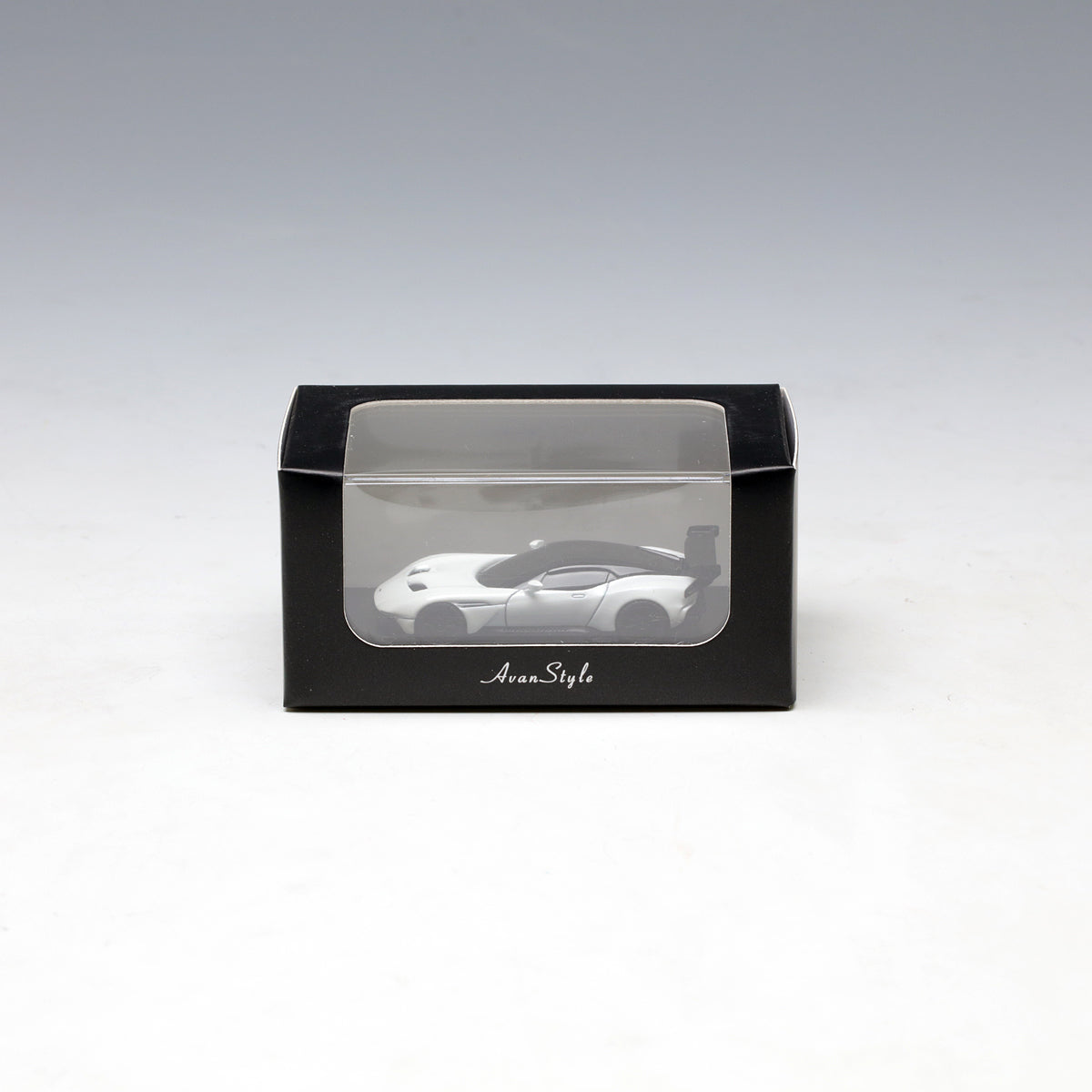 Frontiart AvanStyle 1:87 Aston Martin Vulcan White AS012-02