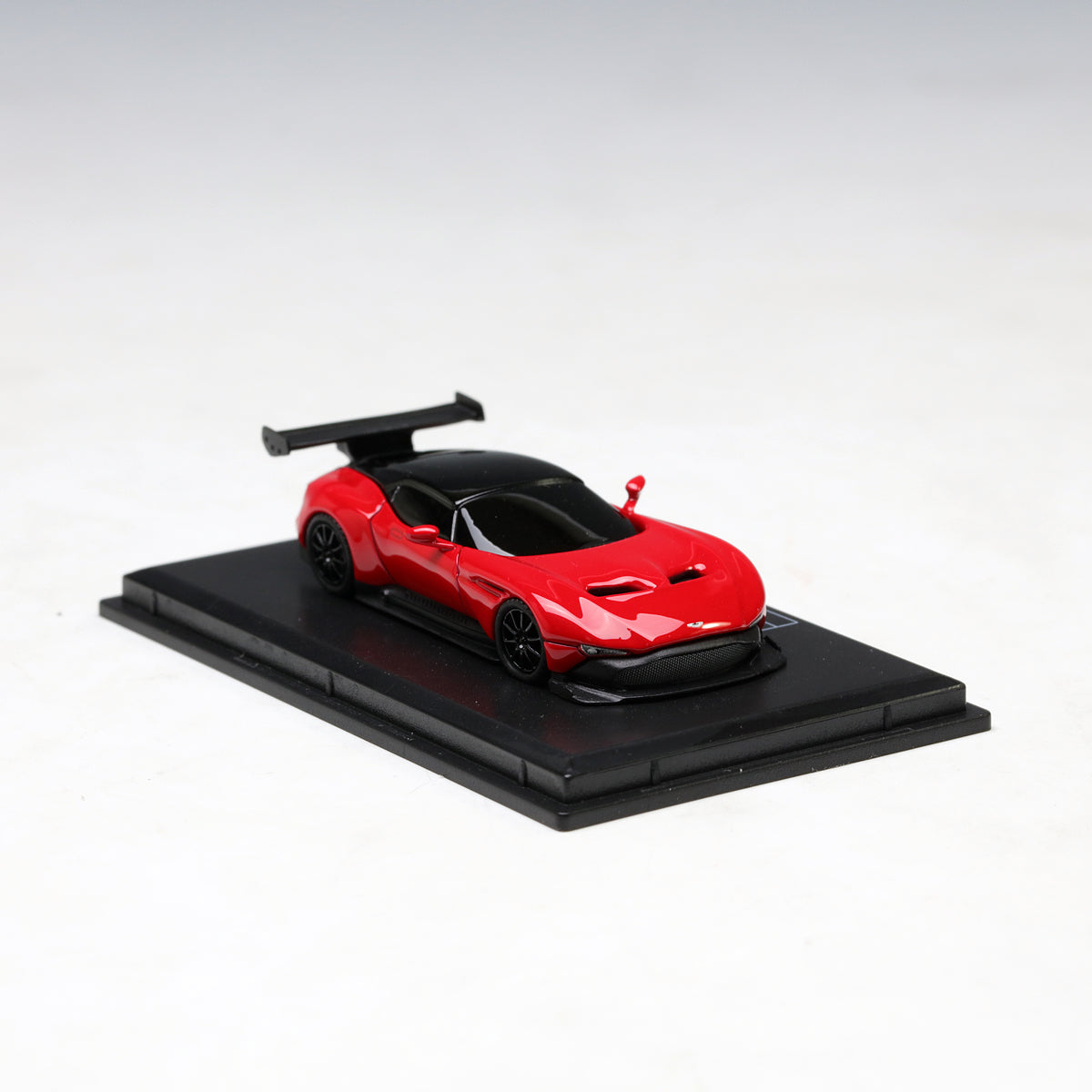 Frontiart AvanStyle 1:87 Aston Martin Vulcan Red AS012-06