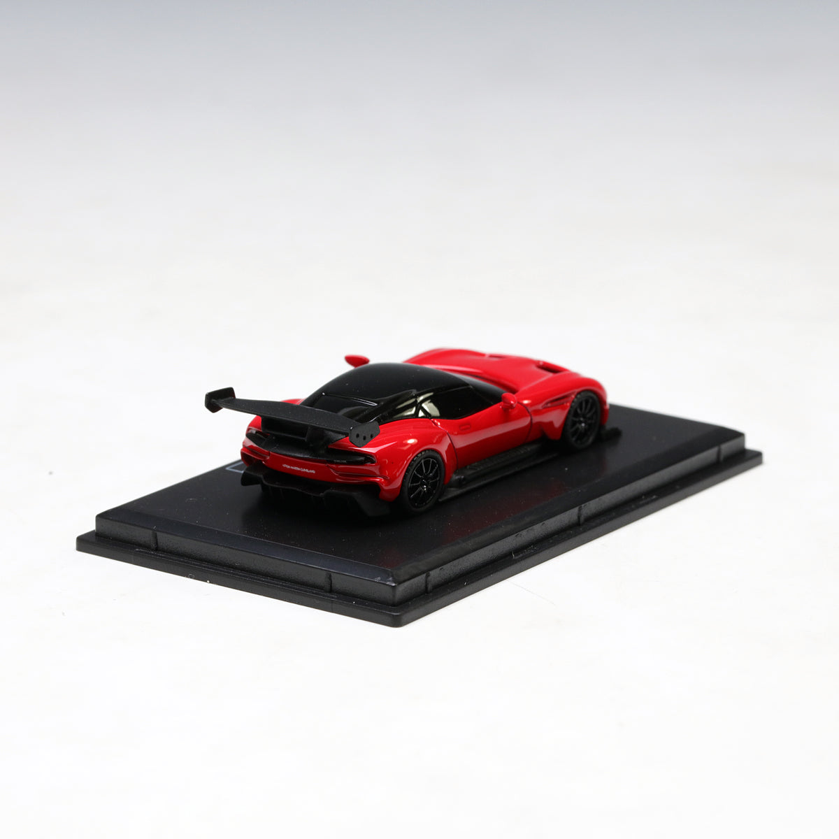 Frontiart AvanStyle 1:87 Aston Martin Vulcan Red AS012-06