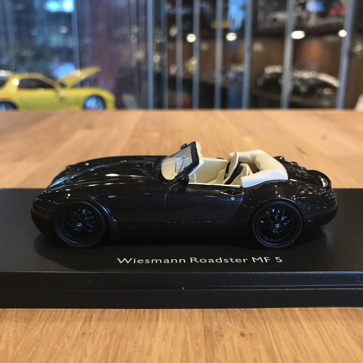 Schuco 1:43 Wiesmann Roadster MF5 Brown 450888300