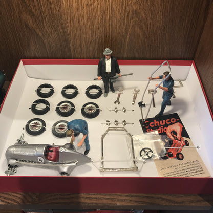 Schuco Set Studio I Construction Kit clockwork car With 3 Figures 450101901