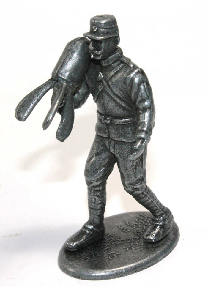 Atlas 1:32 World War I French carry soldier and artillery tank shells 2595002 (Clearance Final Sale)