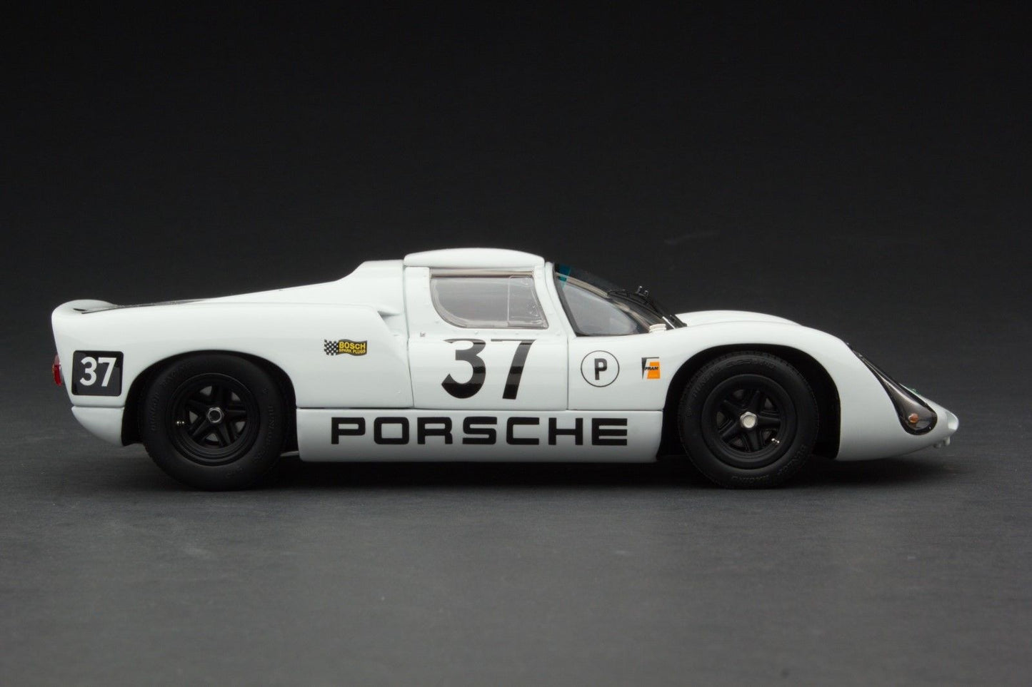 EXOTO 1:18 1967 Porsche 910 #37 Sebring 2nd in class 4th overall MTB00062